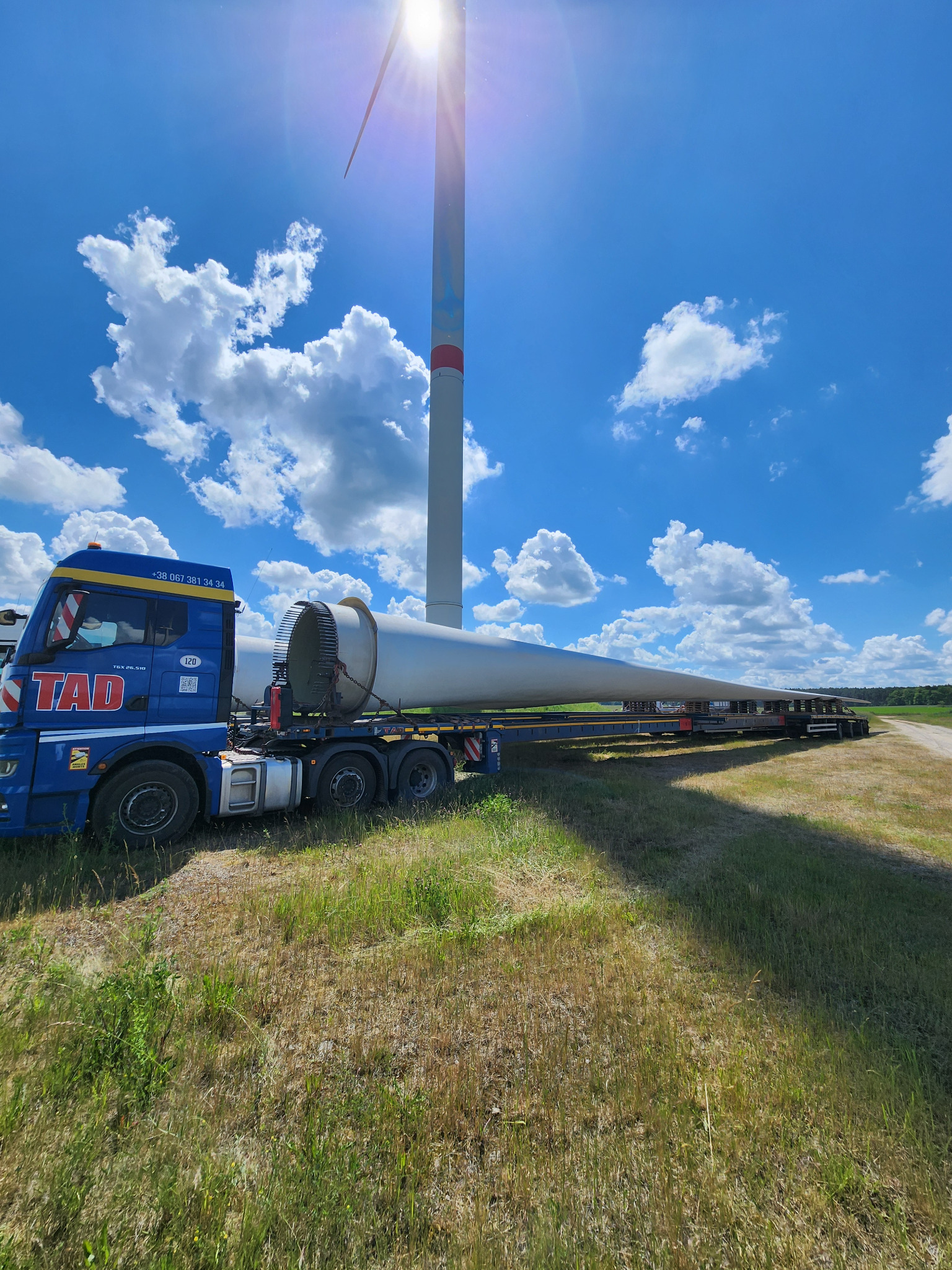 Pală pregătită pentru transport în timpul demontării turbinei în Germania